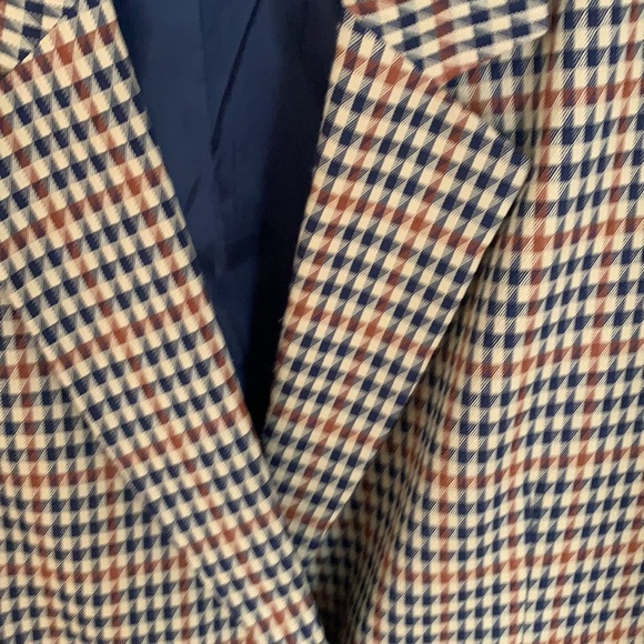 Two piece patterned suit - Picture 11 of 13
